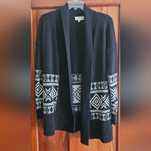 Black And White Sweater. Womens Large.  #260